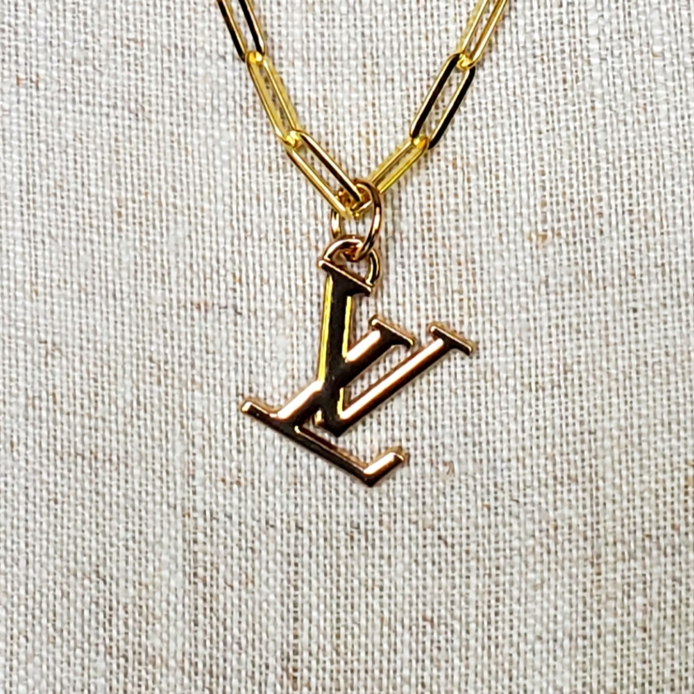 VINTAGE Louis Vuitton Gold Logo & gold vermeil sterling paperclip neckl…